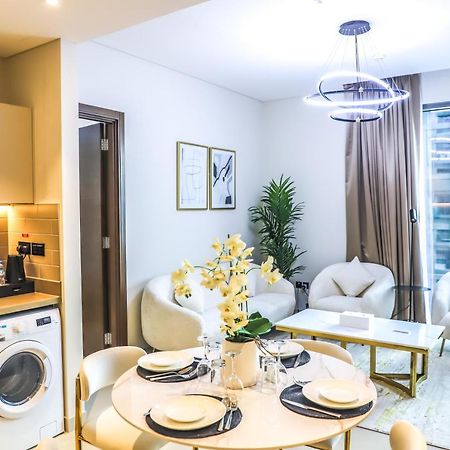 Stay Mindblowing 2 Bedroom Holiday Home With Close View Of Burj Khalifa Dubai Exterior photo