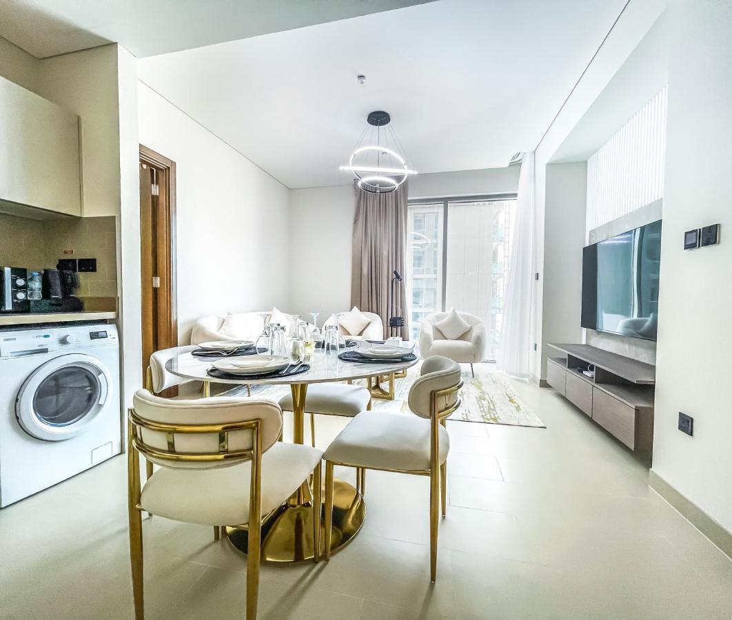 Stay Mindblowing 2 Bedroom Holiday Home With Close View Of Burj Khalifa Dubai Exterior photo