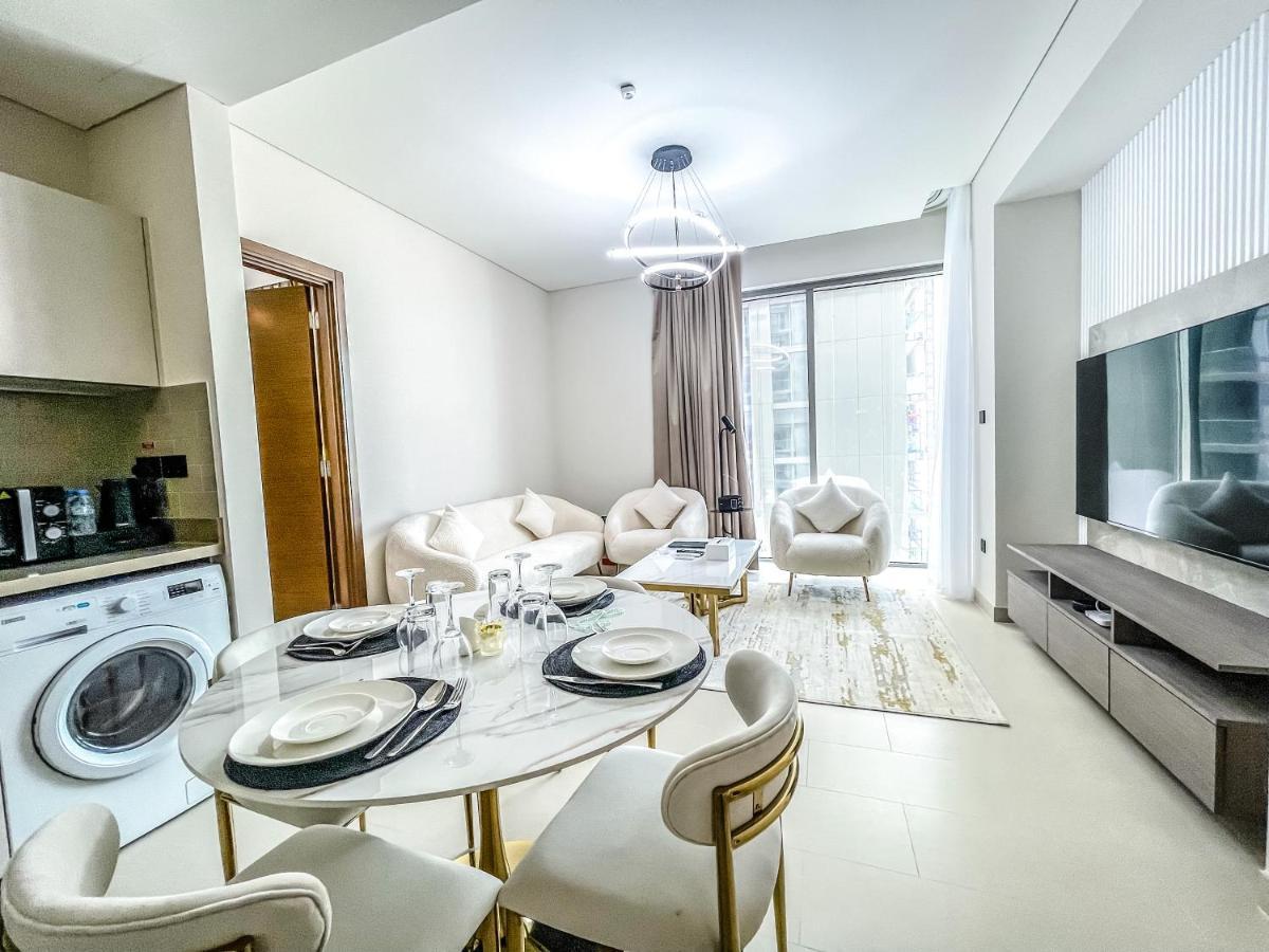 Stay Mindblowing 2 Bedroom Holiday Home With Close View Of Burj Khalifa Dubai Exterior photo