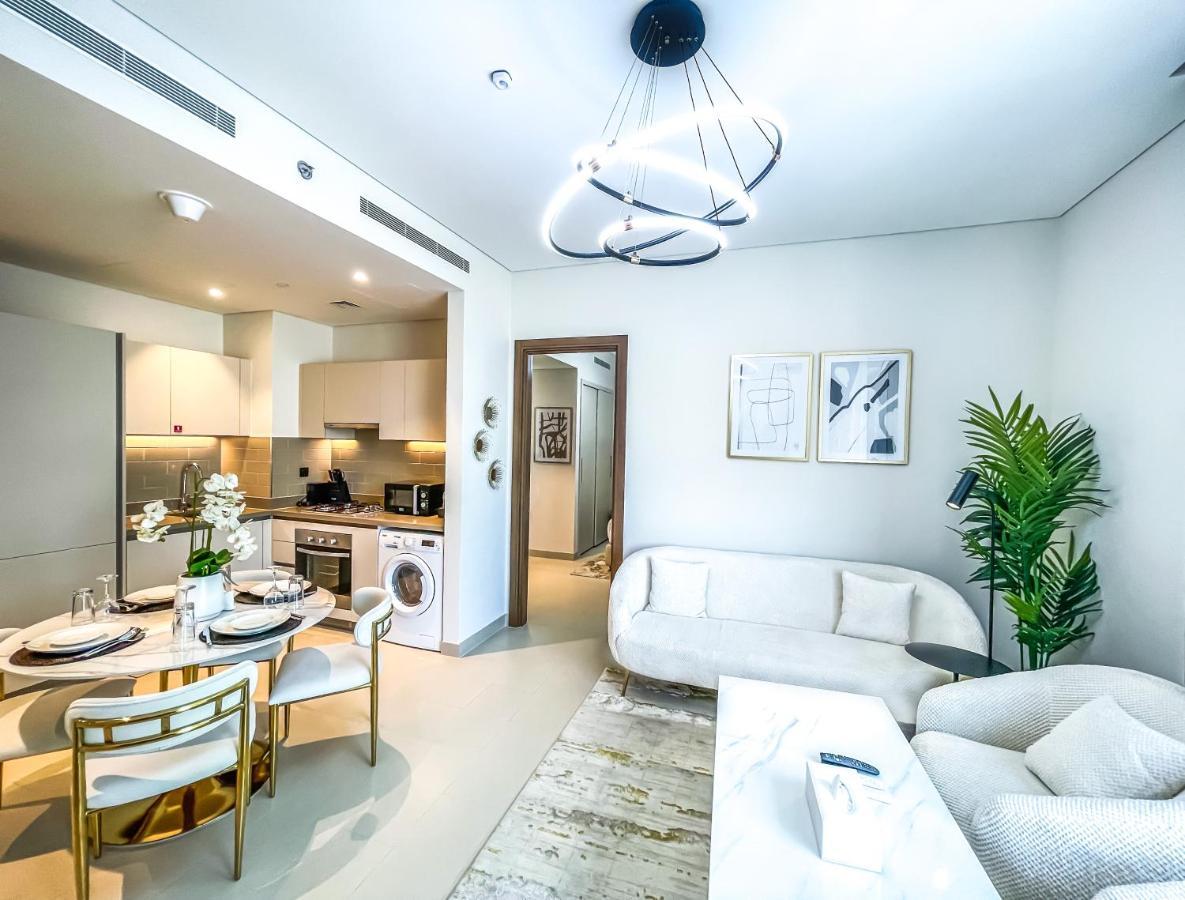 Stay Mindblowing 2 Bedroom Holiday Home With Close View Of Burj Khalifa Dubai Exterior photo